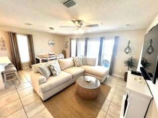 3rd Floor Spacious Condo Close To Entertainment Shared pool Wifi - 7