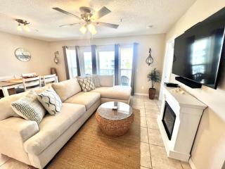 3rd Floor Spacious Condo Close To Entertainment Shared pool Wifi - 6