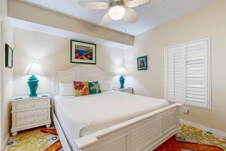 7th-floor bright open condo - close to dining with Gulf front views - 2