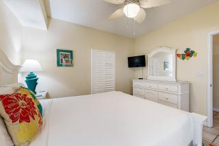 7th-floor bright open condo - close to dining with Gulf front views - 1