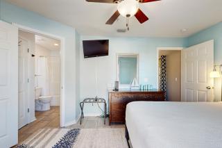 Condo only steps from the beach with COMPLIMENTARY Beach Service - 4