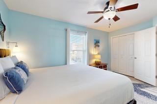 Condo only steps from the beach with COMPLIMENTARY Beach Service - 3