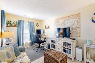 Spacious Condo with Balcony in Navarre Beach with Shared Pool - 5