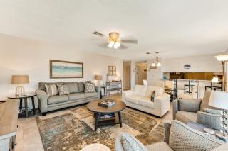 Second-floor condo with beach access shared outdoor pool & tennis court - 0