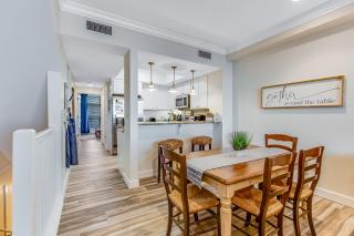 Blissful Coastal Condo with Shared Pool Ocean View Easy Beach Access & WiFi - 2