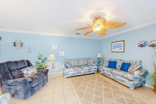 Pool-side condo with pool private washer&dryer walk to beach & free WiFi - 9