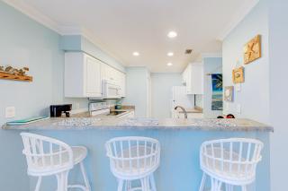Pool-side condo with pool private washer&dryer walk to beach & free WiFi - 7