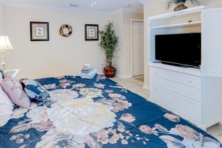 Pool-side condo with pool private washer&dryer walk to beach & free WiFi - 3