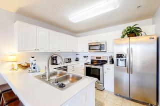 Gulf view condo with central AC WiFi washer&dryer & pool - walk to beach - 4