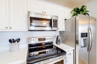 Gulf view condo with central AC WiFi washer&dryer & pool - walk to beach - 2