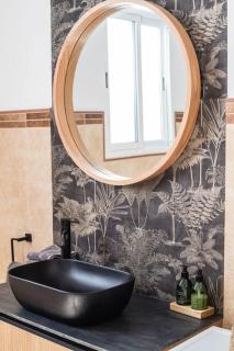 Main Street with Private Roof Terrace, Spacious, Bright! - 1