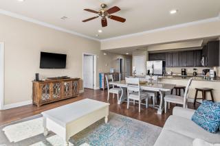 Gulfside condo with wifi private balcony central ac W&D pool and hot tub - 6