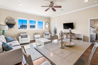 Gulfside condo with wifi private balcony central ac W&D pool and hot tub - 5