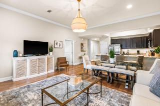 Modern ground-floor condo with patio WiFi W&D pool & hot tub - snowbirds OK - 5