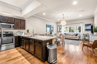 Modern ground-floor condo with patio WiFi W&D pool & hot tub - snowbirds OK - 2