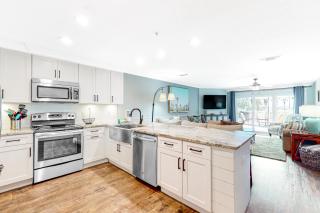 Ground-floor condo with large patio pools tennis & parking - steps to beach - 3