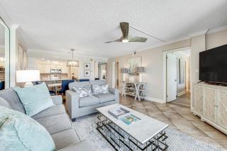 Snowbird-friendly Gulf-front Condo with outdoor Pool Gym Tennis - 5