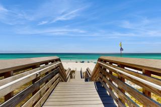 Spacious condo with patio shared pool beach access & Wifi - 7