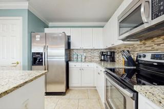Spacious condo with patio shared pool beach access & Wifi - 2