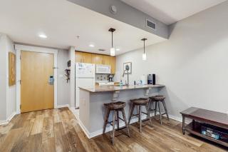 Sunlit ground-floor house with pools hot tub board games & on-site golf - 5