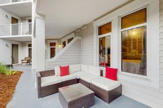 Sunlit ground-floor house with pools hot tub board games & on-site golf - 9