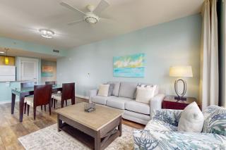 Golf-course & water-view condo with central AC shared pool hot tub - 7