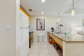 Lovely condo with pool nearby golf fitness area hot tub & central AC - 3