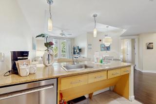 Lovely condo with pool nearby golf fitness area hot tub & central AC - 1