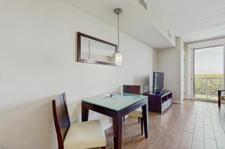 Stylish suite with a shared pool hot tub and golf course bay views - 4