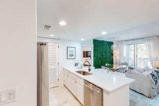 Baytowne Wharf combo with a full kitchen plus pool hot tub & gym - 3