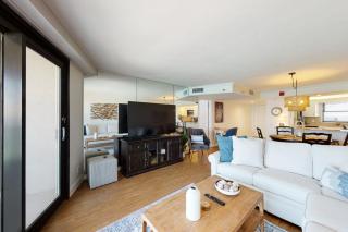 Beachfront condo with Gulf views balcony AC W&D & pool - 3