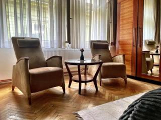 Charming Old Town Retreat - 8