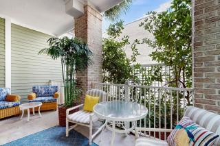 First-floor condo with a kitchen patio pool hot tub grill & spa access - 8