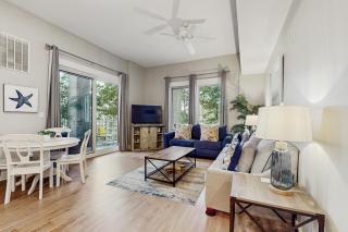 First-floor condo with a kitchen patio pool hot tub grill & spa access - 5