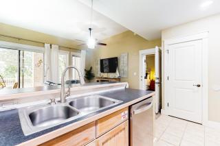 Ground-floor condo with patio central AC shared pool & tennis - 3