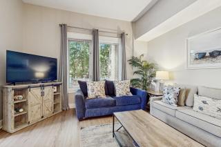 Corner units in a great location with a W&D pool hot tub spa access & AC - 5