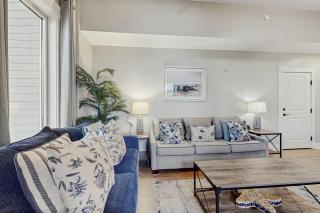 Corner units in a great location with a W&D pool hot tub spa access & AC - 6
