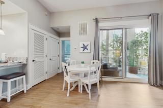 Corner units in a great location with a W&D pool hot tub spa access & AC - 2