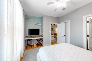 Cute roomy condo with fast WiFi AC balcony pool & heated toilet seats - 2