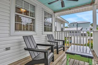 Snowbird-friendly home near the beach with large yard for dogs boats trailers - 7