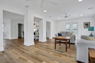 Snowbird-friendly home near the beach with large yard for dogs boats trailers - 5