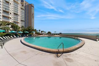 Cozy coastal condo with kitchen shared pool and beach access - 8