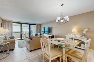 Cozy coastal condo with kitchen shared pool and beach access - 4