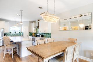 Dog-friendly townhome with pool hot tub & tennis - walk to beach - 2