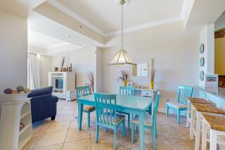 Stylish townhouse condo near the beach with full kitchen WiFi and shared pool - 2