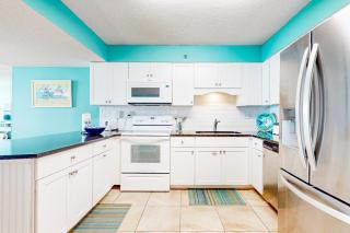 Beach front condo with washer&dryer shared pool and beach access - 4