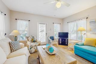 Family cottage with four porches & shared pool - walk to beach dining & more - 4