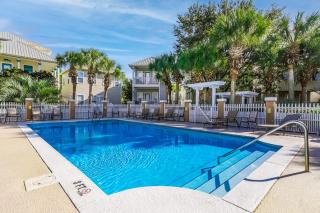 Charming getaway with lovely porches & shared pool - walk to the beach - 0