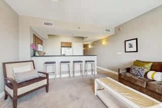 Coastal condo with a scenic balcony pool and gym access - W&D & Wifi - 7