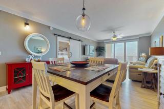 Gorgeous gulfview condo with spacious balcony shared pool hot tub& beach access - 5